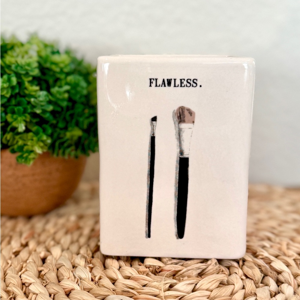 Rare Dunn Flawless Ceramic Makeup Brush Holder